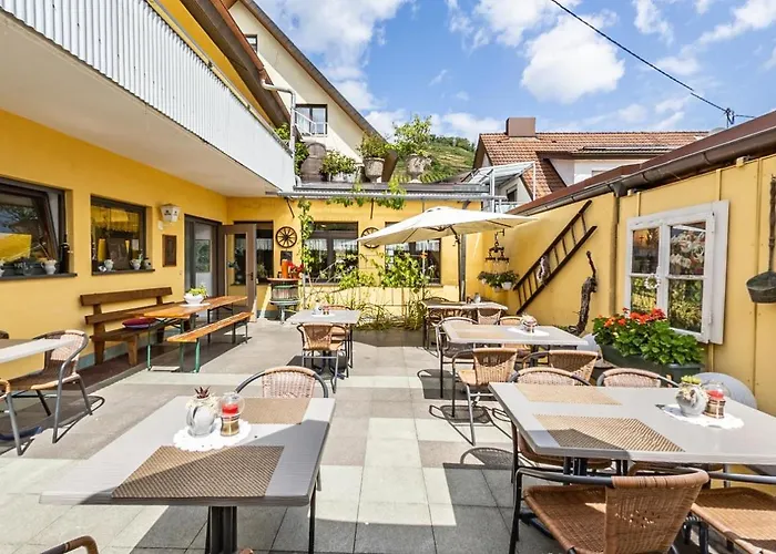 Hotell Vulkanstueble 2*